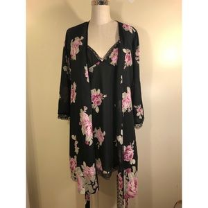 Oscar de la Renta Nightie & Robe Set